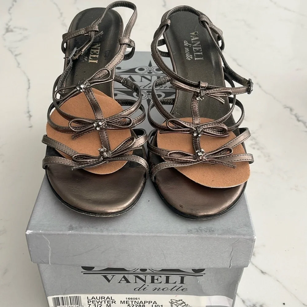 Vaneli Di Notte Pewter Metnappa Laurel Heel
